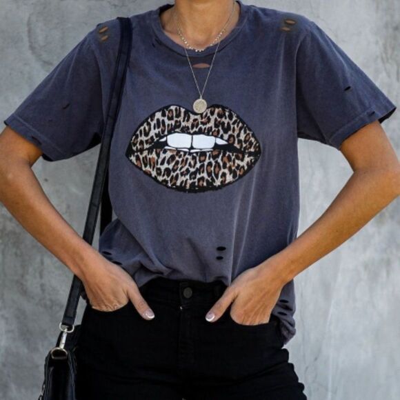 Kiss The Lip Distressed Cotton Tee In Gray - Picture 1 of 8